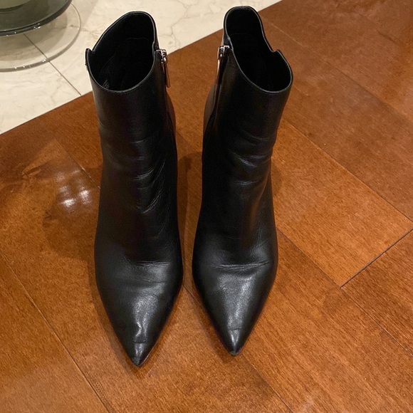 Micheal Kors ankle boot heels in black leather - Picture 3 of 6